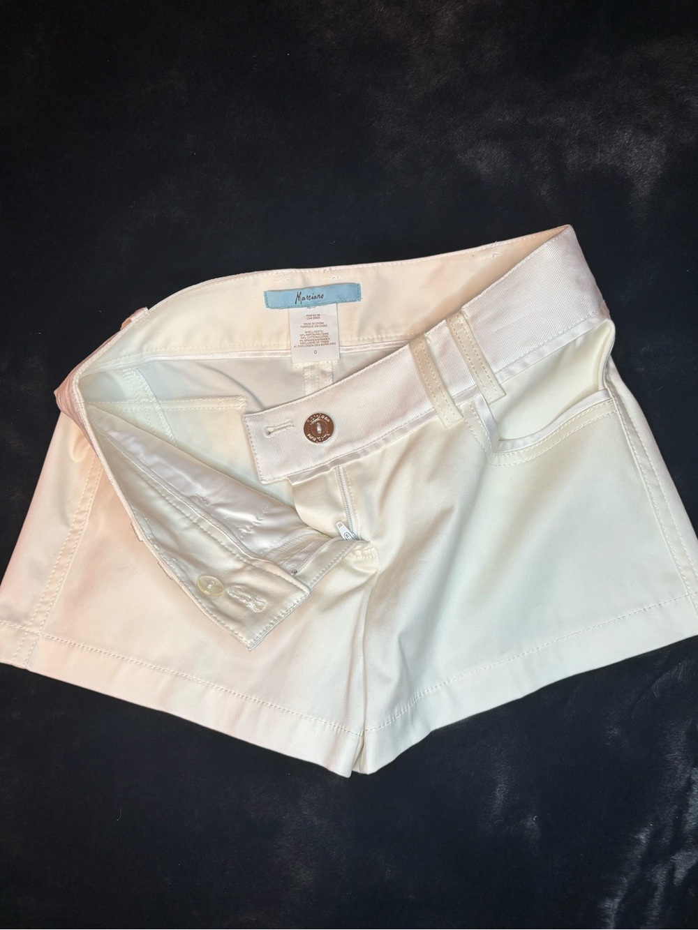 Vintage Early 2000 Marciano white tailored dress shorts Size 0 Mint Condition